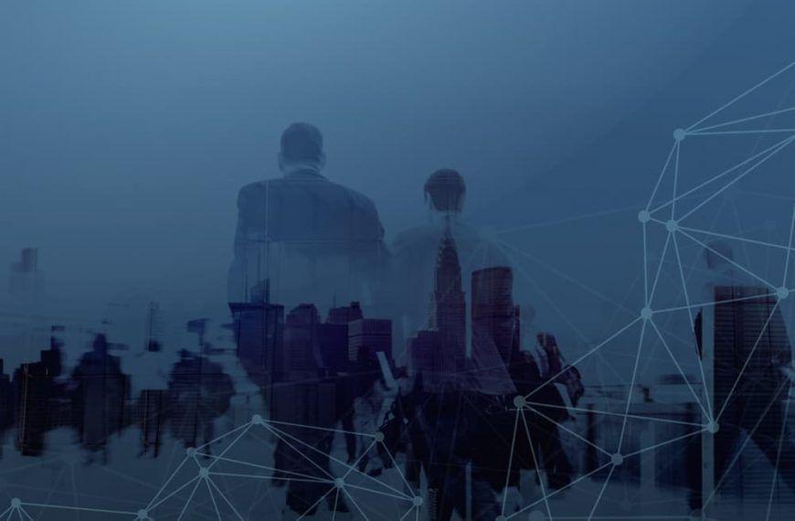 business-people-in-blue-background (1)